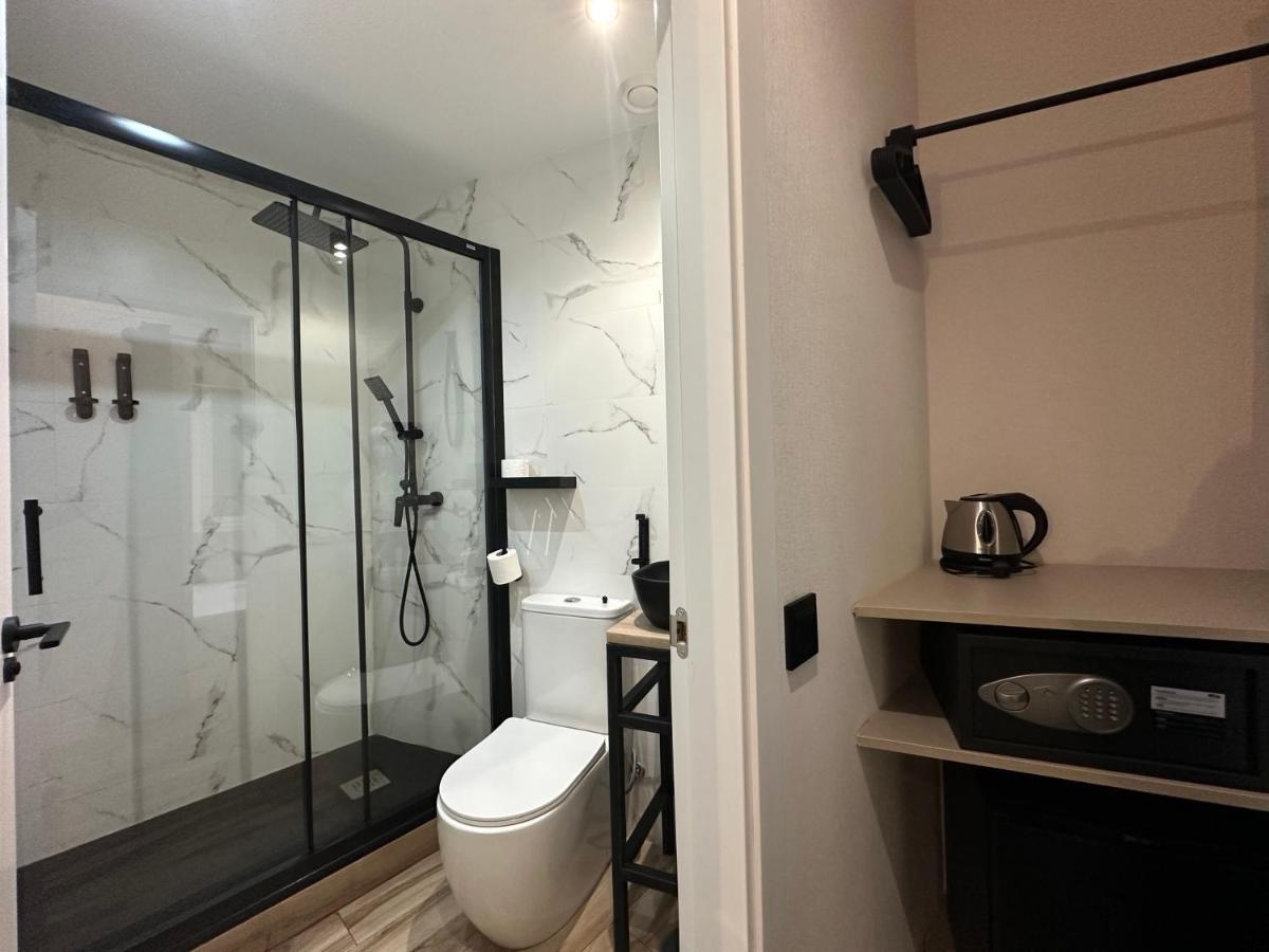 Cc Opera Suites Мадрид Екстериор снимка