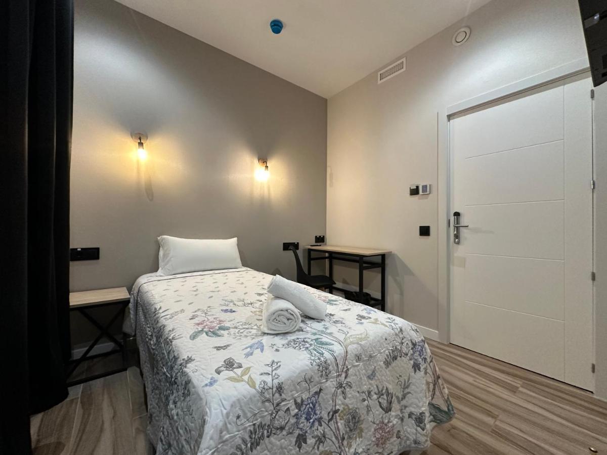 Cc Opera Suites Мадрид Екстериор снимка