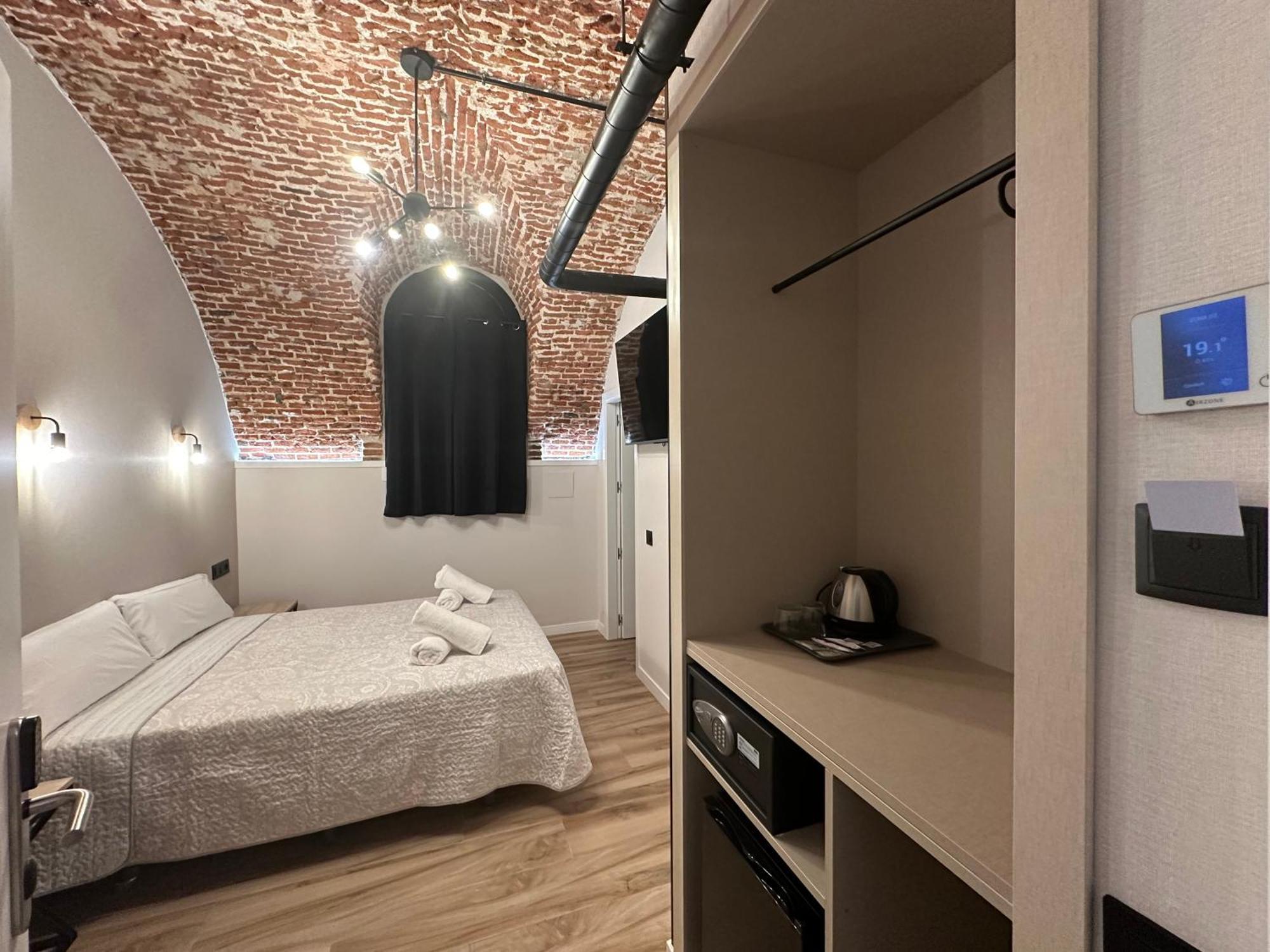 Cc Opera Suites Мадрид Екстериор снимка