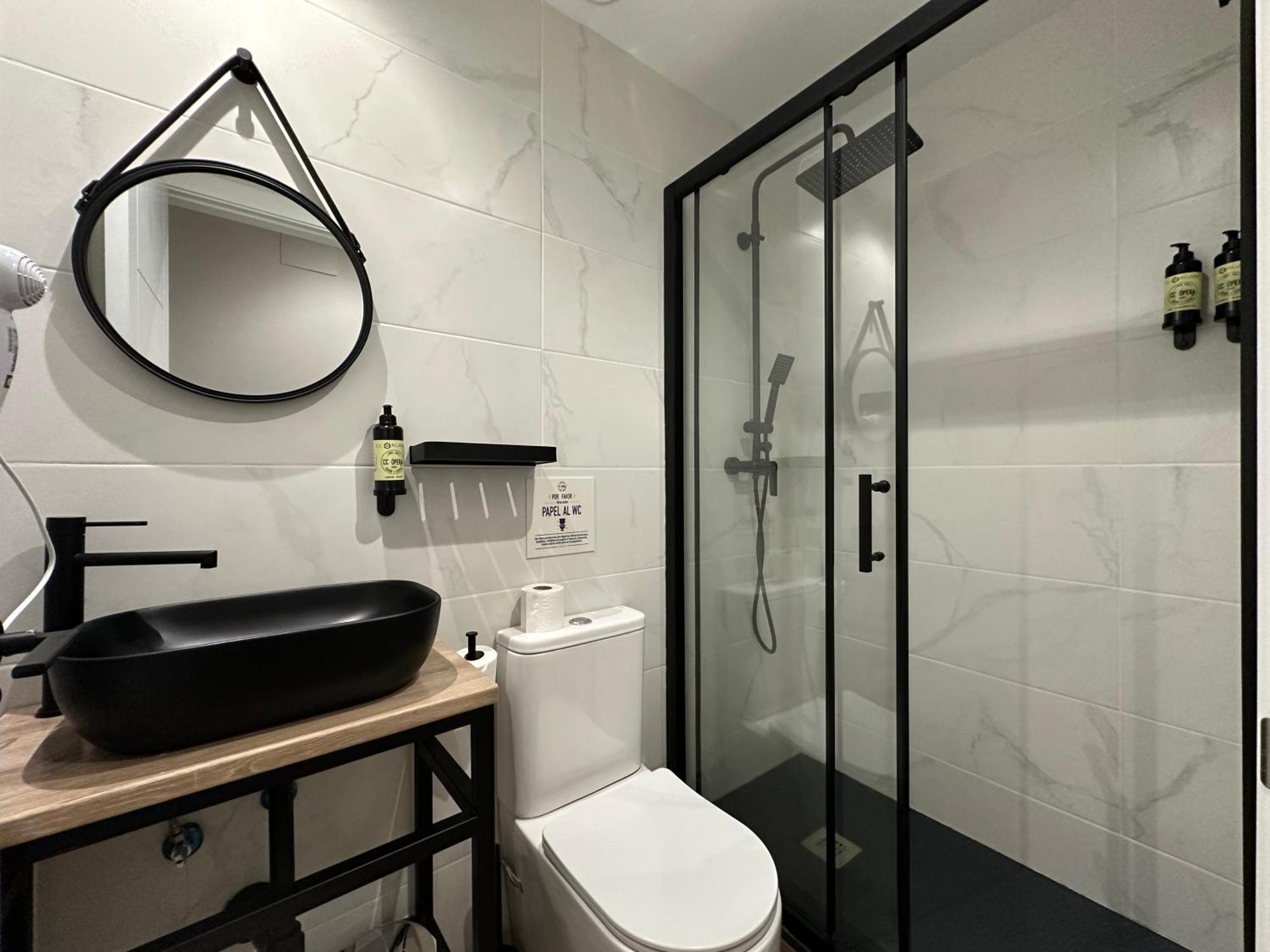 Cc Opera Suites Мадрид Екстериор снимка