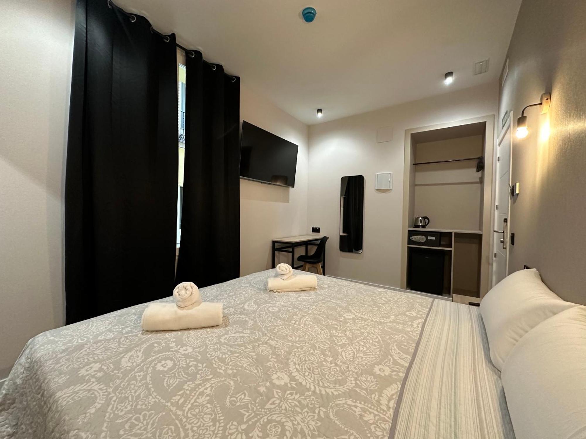 Cc Opera Suites Мадрид Екстериор снимка
