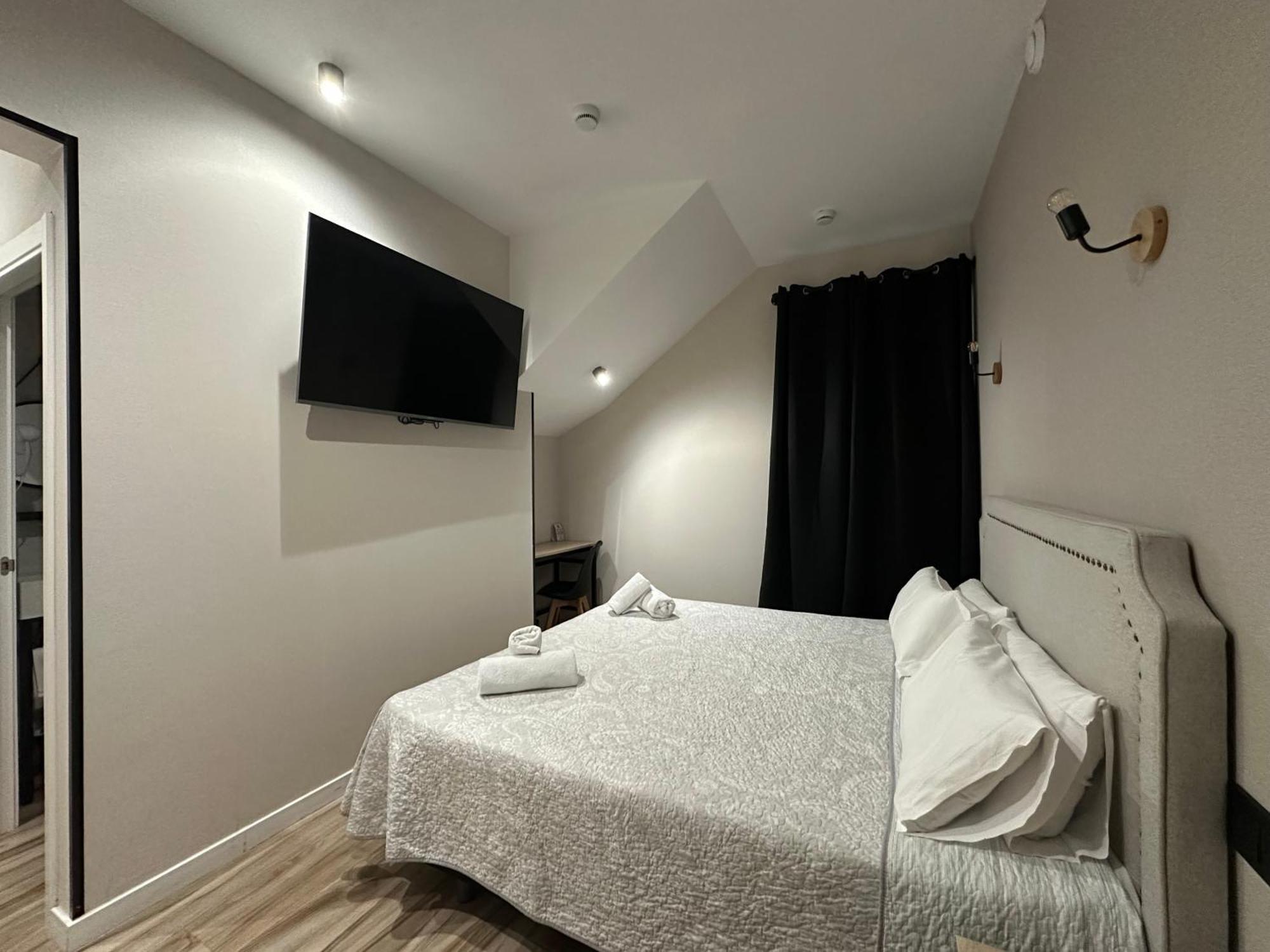 Cc Opera Suites Мадрид Екстериор снимка