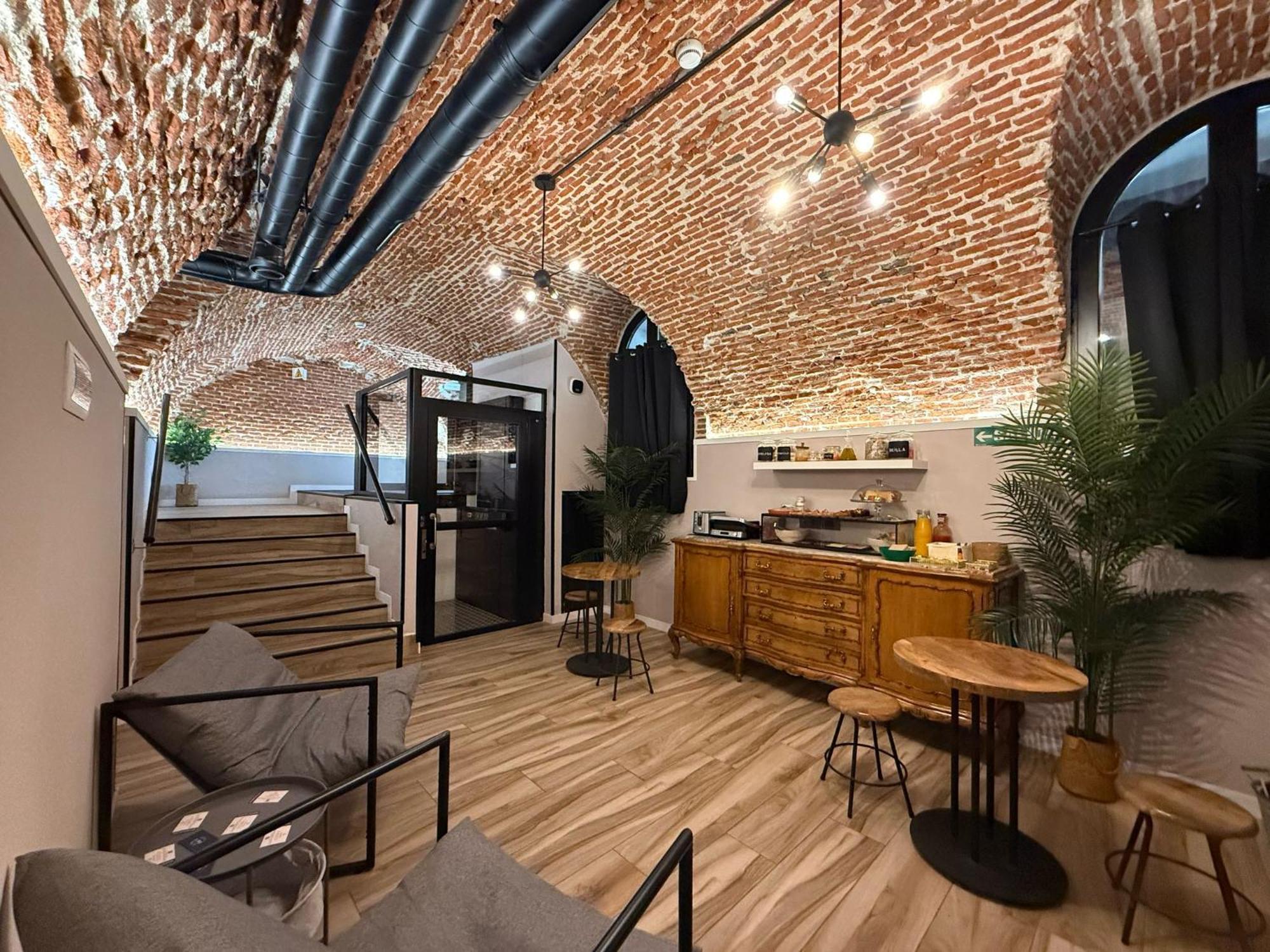 Cc Opera Suites Мадрид Екстериор снимка